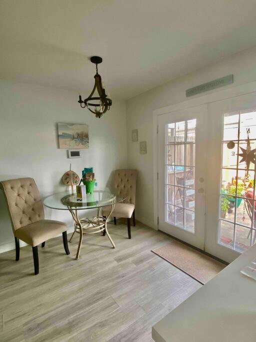 Beach Blanket Bungalow - A Wonderful Townhome Near The Beach Galveston Exterior foto