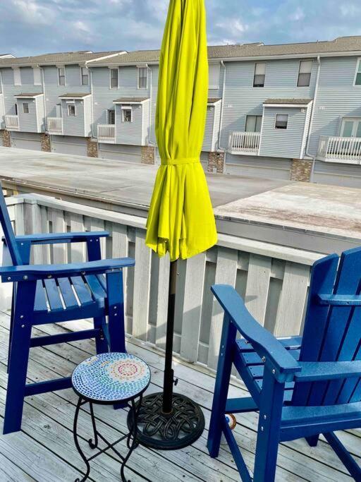 Beach Blanket Bungalow - A Wonderful Townhome Near The Beach Galveston Exterior foto